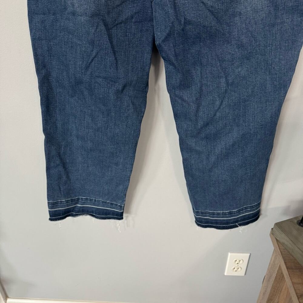 Time and Tru High Rise Medium Wash Capris Jeans Women’s Plus Size 20 W - Picture 7 of 7